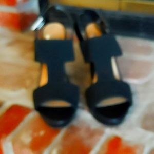 Report women's heels